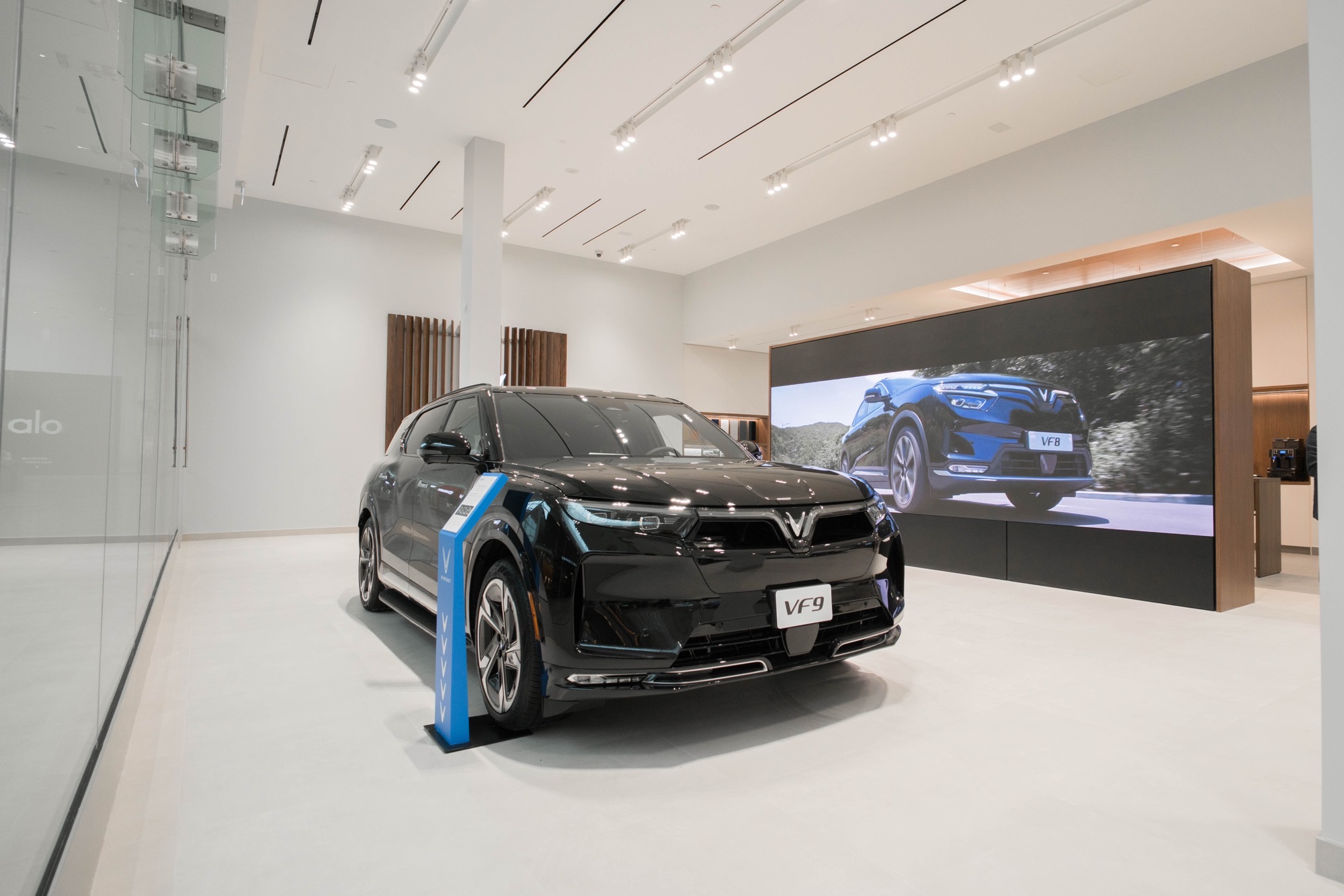 VinFast khai trương cửa hàng đầu tiên tại Canada-4