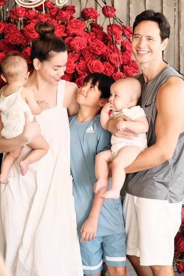 Hà Hồ, Hà Tăng giàu nứt đố đổ vách dạy con như thế nào?-1