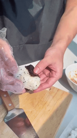 Món cơm nắm cá ngừ vừa ngon vừa dễ làm-5