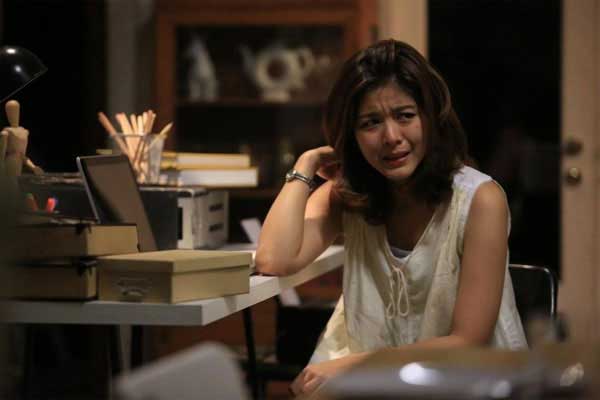 Giật mình đau xót khi thấy tấm ảnh cưới được treo trong phòng chị gái-1