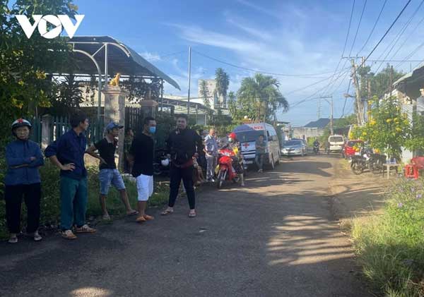 Chủ nhà nghỉ hốt hoảng phát hiện hai vợ chồng chết trong phòng-2