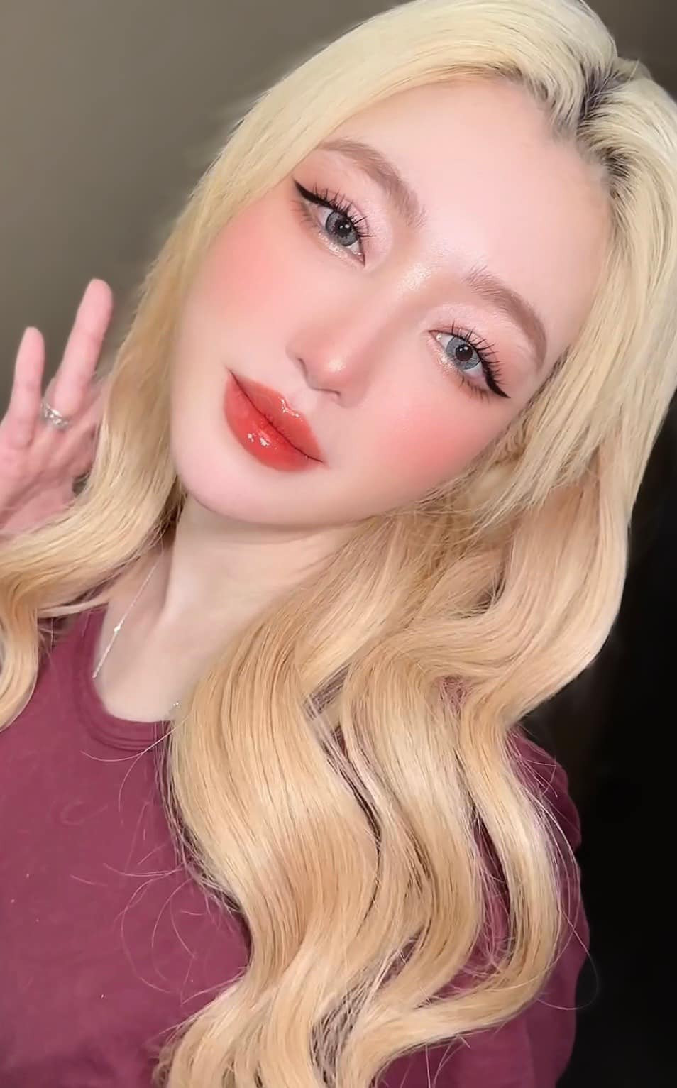 Hotgirl Elly Trần: Tự tử 2 lần không thành, được vợ Tuấn Hưng giúp đỡ-1