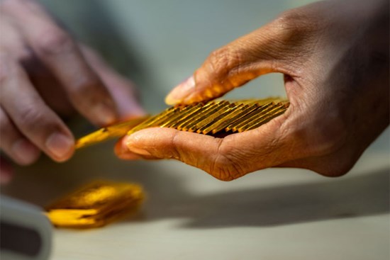 Giá vàng hôm nay 17/11: Vàng hạ nhiệt do USD ngừng giảm, châu Âu bớt nóng