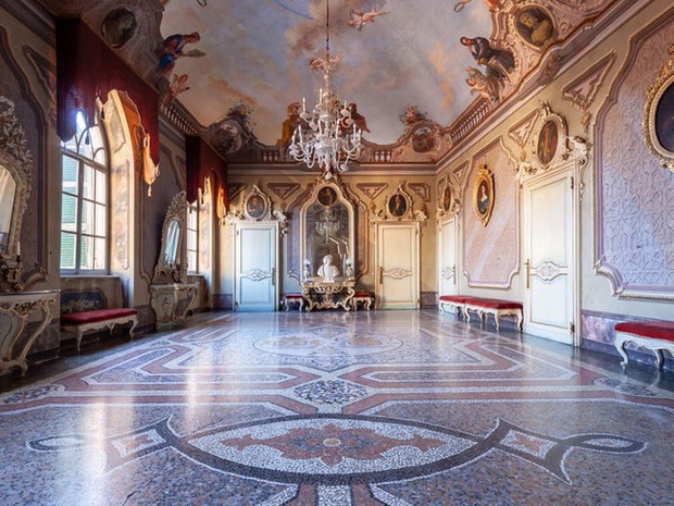 Ngạc nhiên cuộc sống cổ tích trong lâu đài 900 tuổi nước Ý: Có 45 phòng, gia đình mất 2 tiếng để gặp nhau-5