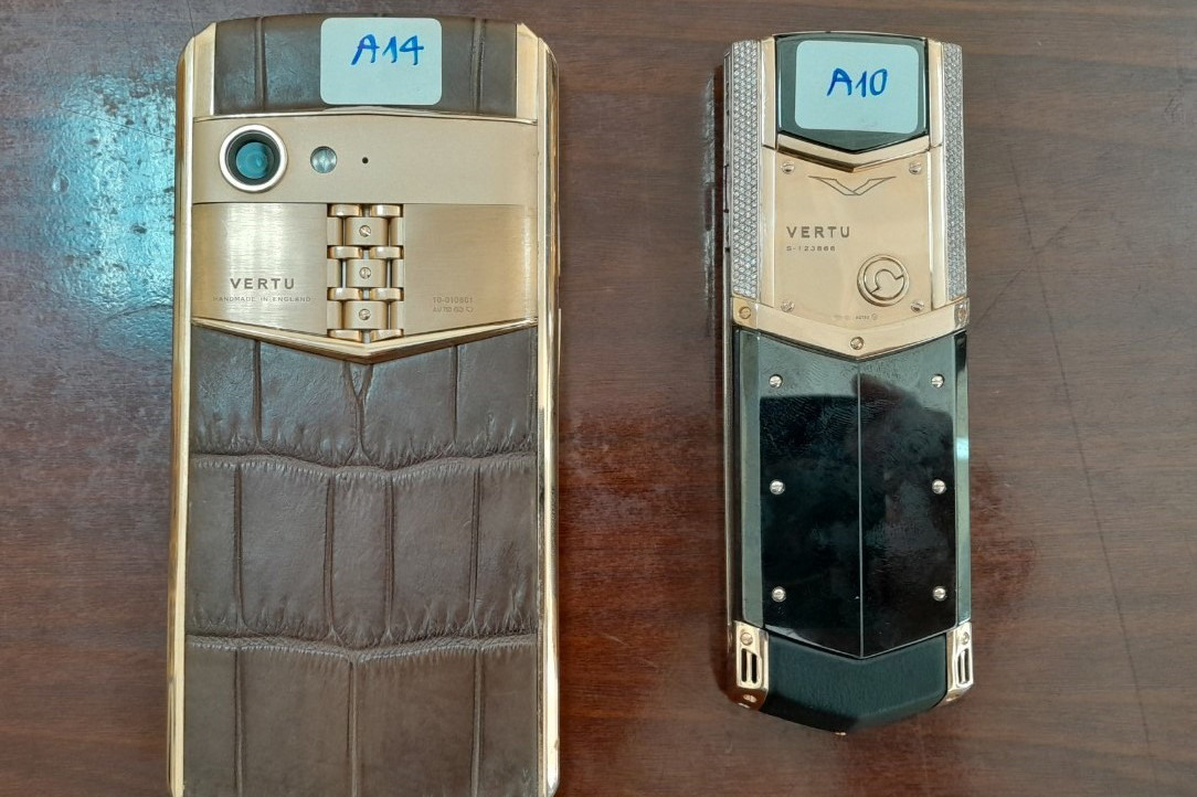 Đấu giá 14 điện thoại Vertu, 11 đồng hồ hàng hiệu bị thu giữ-2