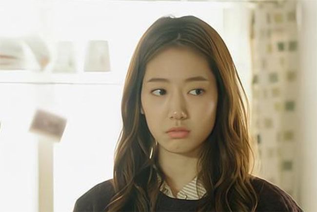 Chồng cố tình thị uy vợ trước mặt mẹ chồng, tôi bình thản nói 1 câu, làm 1 hành động khiến anh ú ớ không dám nữa-1