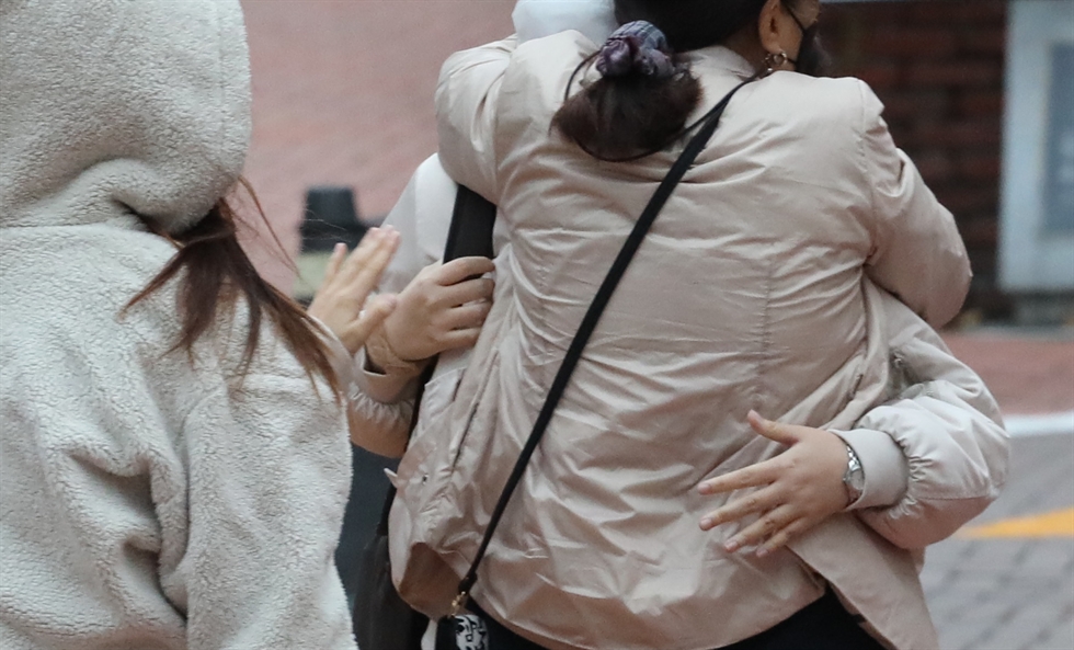 Kỳ thi quan trọng nhất với người Hàn Quốc chính thức diễn ra: Cả nước cùng tập trung hỗ trợ, hàng không cũng phải nhường ưu tiên-10