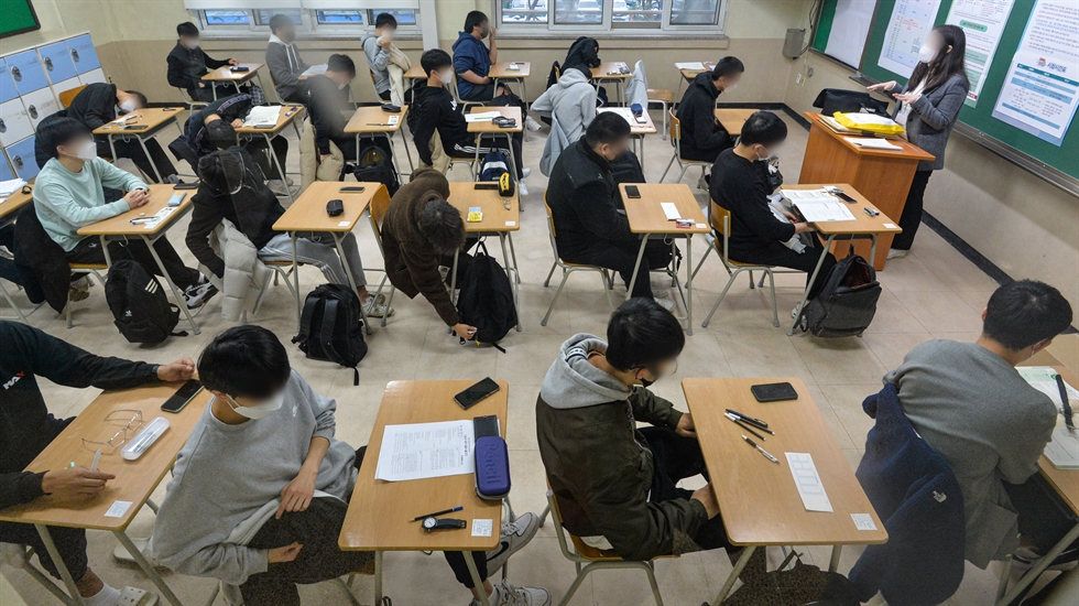 Kỳ thi quan trọng nhất với người Hàn Quốc chính thức diễn ra: Cả nước cùng tập trung hỗ trợ, hàng không cũng phải nhường ưu tiên-13