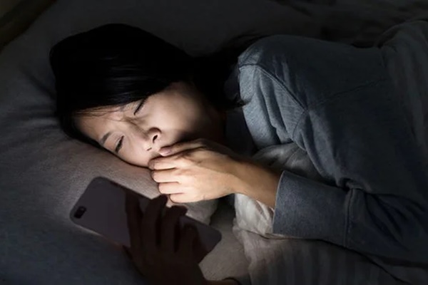 Đau đầu, mất ngủ rất thường gặp sau khi thức khuya, nhưng đây mới thực sự là 4 loại di chứng của việc thức khuya mà bạn không nên bỏ qua-1