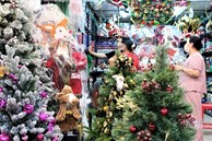 TP.HCM: Thị trường đồ trang trí Noel sôi động, giá cả tăng nhẹ