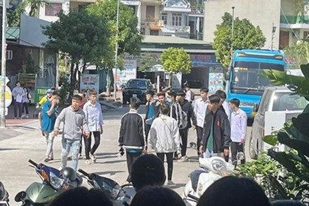 Nhóm học sinh cấp 3 hỗn chiến trong quán cà phê ở Quảng Ninh