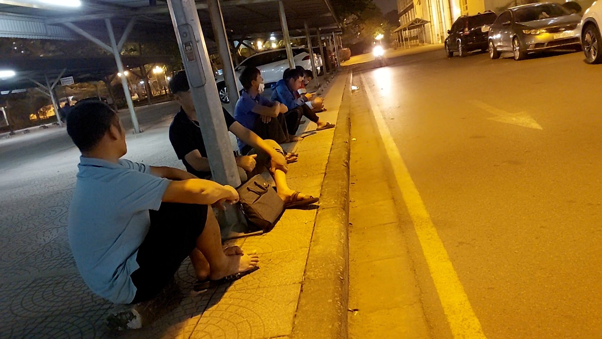 Vật vã xuyên đêm đợi xạ trị - nỗi ám ảnh của bệnh nhân ung thư-3