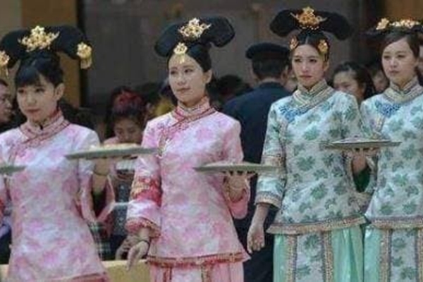 Vợ nghiện mua sắm, chồng uất ức tự tử-2