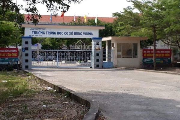 Thêm nữ sinh lớp 11 rơi từ tầng 2 tử vong vì trò đùa tai hại-3