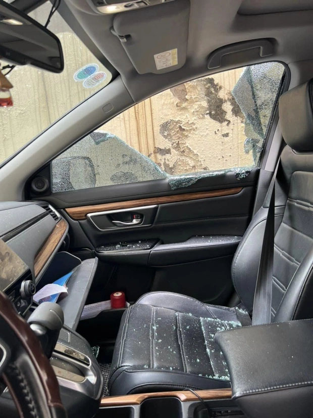 Thực hư ô tô bị kẻ gian đập kính, lấy trộm 100 triệu đồng ở Hà Nội-1