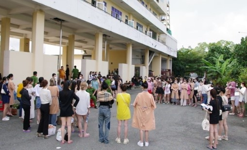 Công an TP.HCM đột kích karaoke Boss, đưa 232 người về trụ sở-3