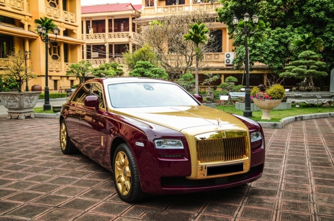 Đấu giá thất bại, Rolls-Royce Ghost mạ vàng giảm còn hơn 9,1 tỷ đồng-1