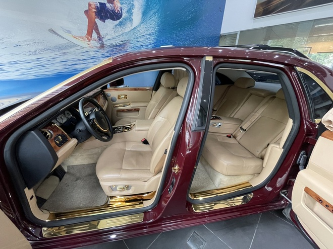 Đấu giá thất bại, Rolls-Royce Ghost mạ vàng giảm còn hơn 9,1 tỷ đồng-3