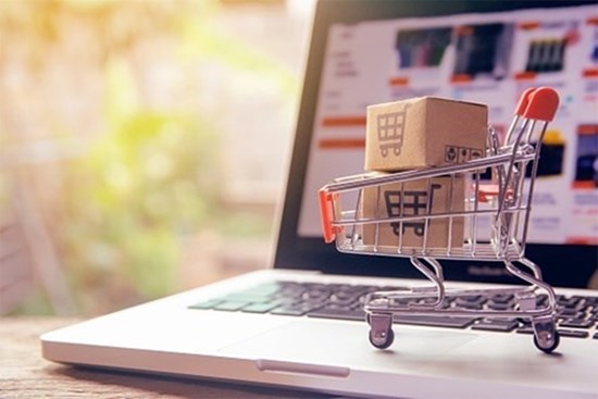Vợ nghiện mua sắm, chồng uất ức tự tử