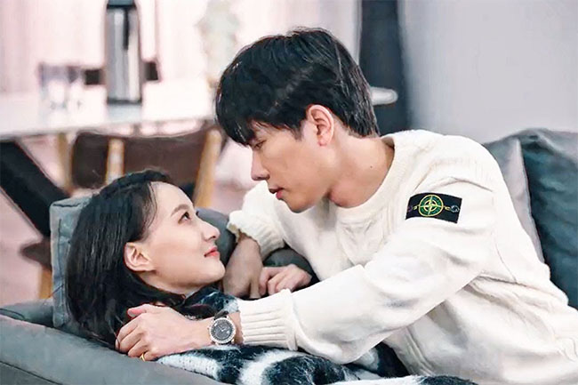 Ly hôn 2 năm, vợ cũ vẫn thả thính chồng tôi, lúc cô ta ốm còn gọi anh sang bắt gió!-1