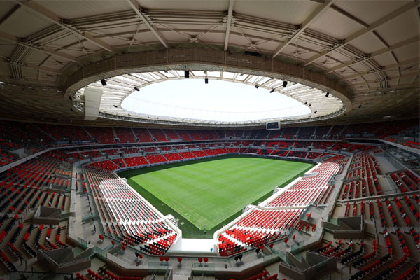 Cổ động viên bóng đá bị phạt nếu mặc hở vai cổ vũ World Cup-4