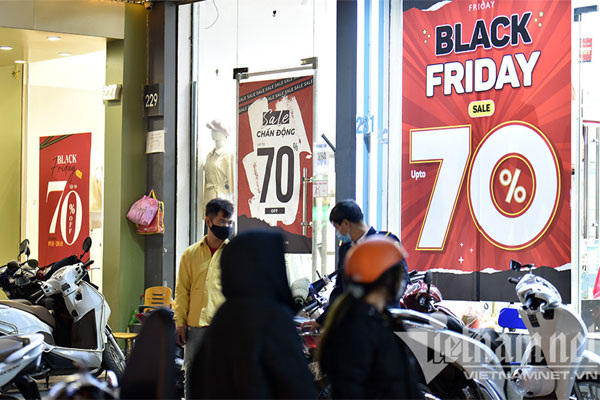 Black Friday giảm giá sập sàn vẫn ế, chị em tính toán chi li-3
