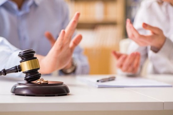 Chồng đòi ly dị vì vợ ám ảnh với chó cưng, không muốn đi làm