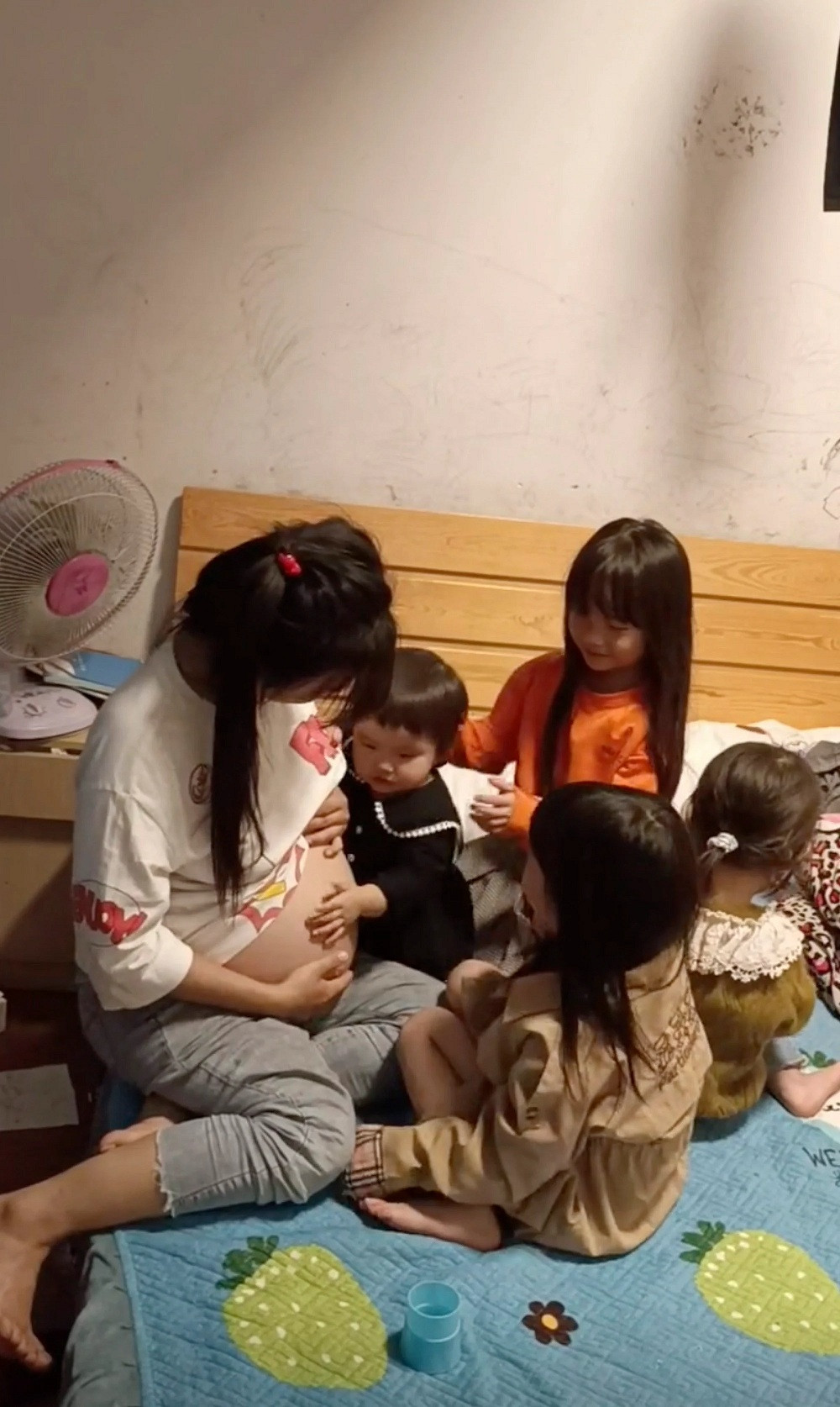 Gã chồng gây bức xúc khi đòi ly hôn cô vợ mới 25 tuổi đã sinh 4 con gái-2