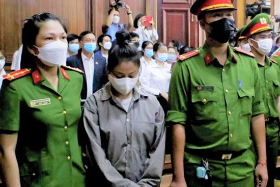 “Dì ghẻ” bạo hành bé gái 8 tuổi đến tử vong: Truy tố nhiều tội danh