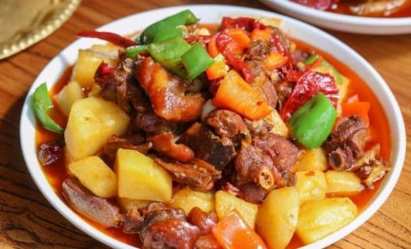 Khi hầm gà không nên chần qua, lưu ý 4 bước đảm bảo gà chín mềm thơm, không khét, không tanh-1