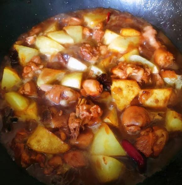 Khi hầm gà không nên chần qua, lưu ý 4 bước đảm bảo gà chín mềm thơm, không khét, không tanh-6