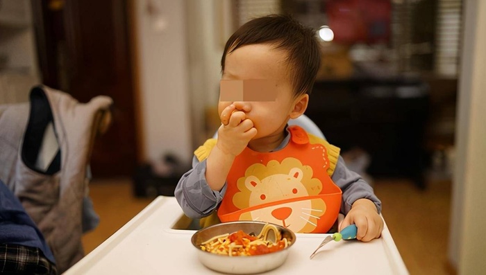 Con trai 6 tuổi ăn mãi không lớn, mẹ đưa đi khám thì bác sĩ mắng: Ăn 4 thứ này thì làm sao lớn được!-1