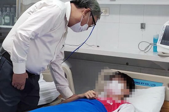 Hết ngày học bán trú, nhiều học sinh ở Nha Trang nhập viện, nghi ngộ độc thực phẩm