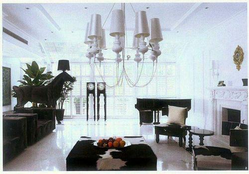 Biệt thự lộng lẫy của Bao Thanh Thiên Lục Nghị: Chính tay vợ thiết kế, cây cối bao quanh hồ nước xanh mướt mắt-1