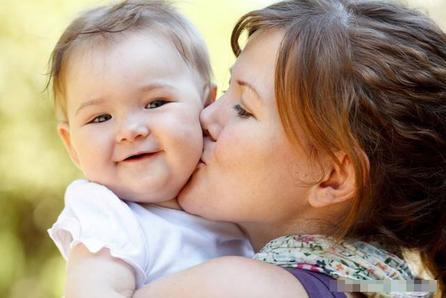 Những hành vi này khiến bé trông ngoan ngoãn, đáng yêu nhưng rất có thể lại là dấu hiệu của chậm phát triển-5