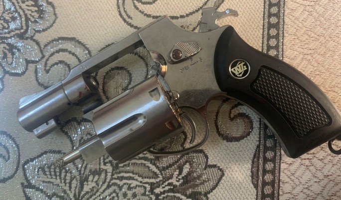 Bị đánh nhập viện cấp cứu vì dùng súng để giải quyết mâu thuẫn-1