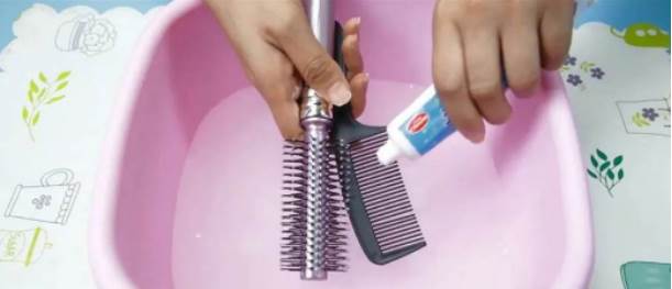 Bôi kem đánh răng lên lược giải quyết được vấn đề lớn mà nhà nào cũng mắc phải, nên làm càng sớm càng tốt-3