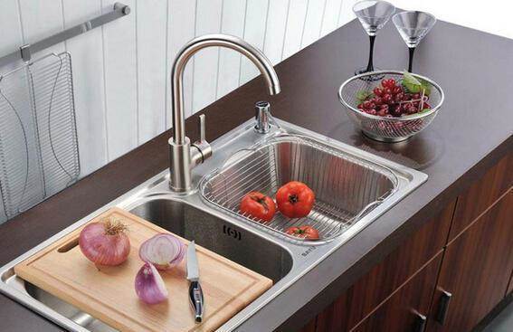 Đổ thứ này vào bồn cầu, vết nước tiểu vàng và mùi hôi sẽ bị loại bỏ sau 2 giây, lại còn trắng như mới-2