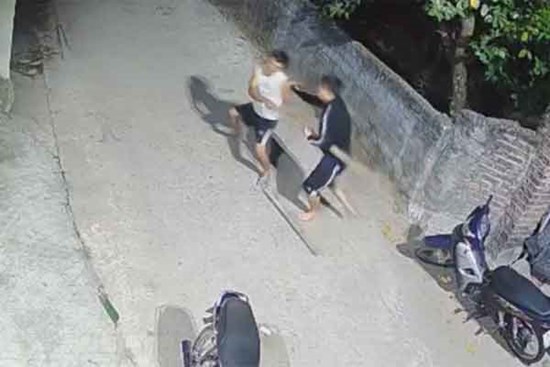 Chân dung tên côn đồ đâm trọng thương chủ nhà vì bị nhắc nhở tiểu bậy