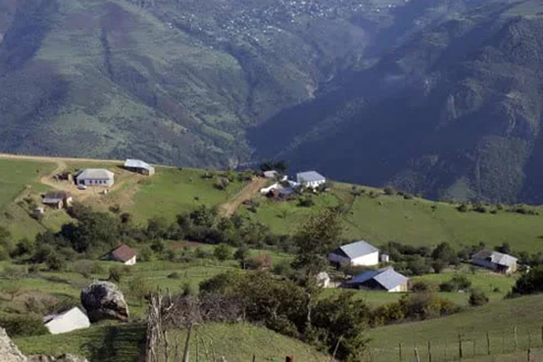 Đang cất cánh, máy bay chở khách tông trúng xe cứu hoả-2