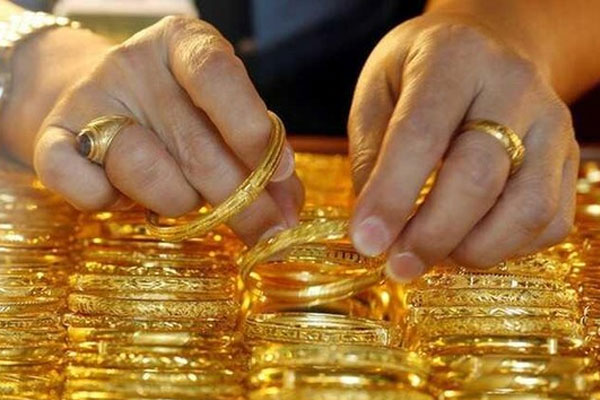 Mua vàng hôm trước, hôm sau lỗ ngay 1 triệu đồng/lượng-1