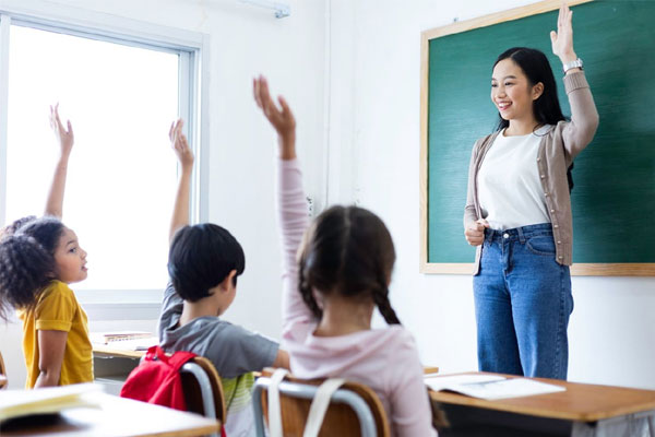 Bị phản ứng dữ dội vì mời Hiền Hồ về biểu diễn đêm nhạc chào tân sinh viên, trường ĐH vội sửa sai-4