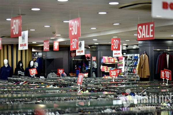 Black Friday giảm giá sập sàn vẫn ế, chị em tính toán chi li-2