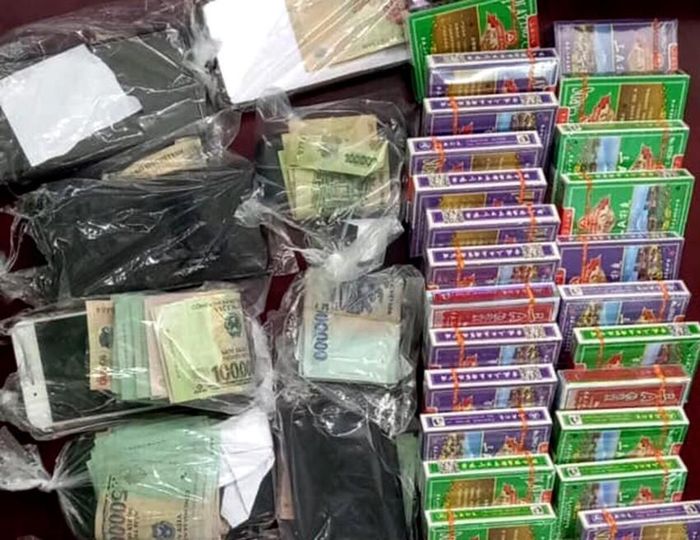 Công an tạm giữ 11 người đánh bài trong quán cà phê ở Ninh Thuận-1