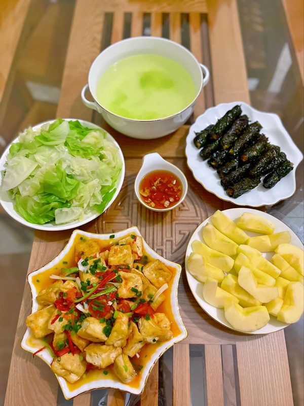 Mâm cơm ngon miệng, đầy đủ dinh dưỡng được 3 mẹ con cùng chuẩn bị, nhìn là muốn thưởng thức-10