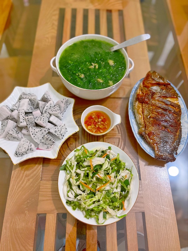 Mâm cơm ngon miệng, đầy đủ dinh dưỡng được 3 mẹ con cùng chuẩn bị, nhìn là muốn thưởng thức-19