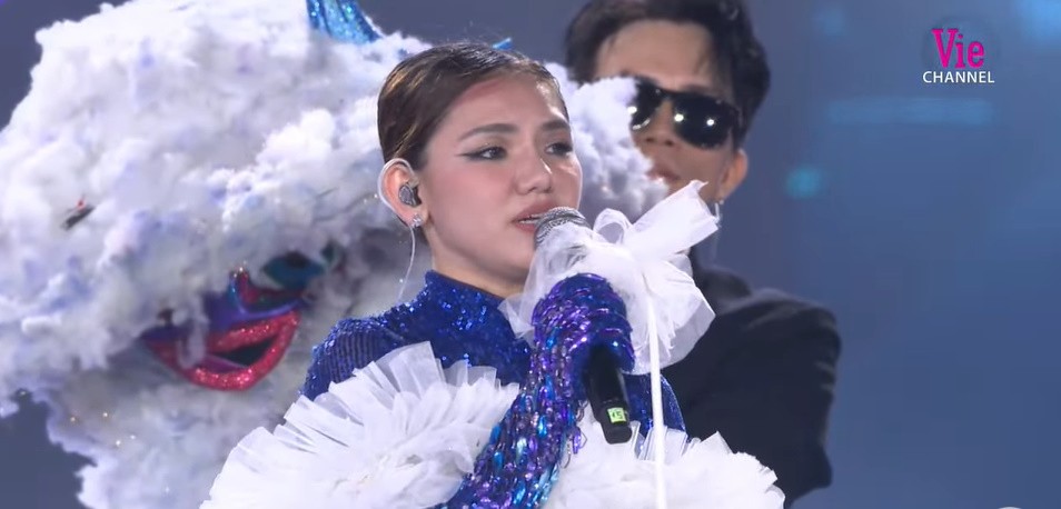 Osen - thạc sĩ Âm nhạc Ngọc Mai chính thức trở thành quán quân Ca sĩ mặt nạ mùa đầu tiên-5