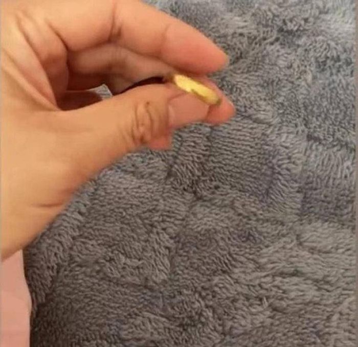 Con dâu bật khóc khi biết sự thật về chiếc nhẫn bị mất được mẹ chồng tìm giúp-1