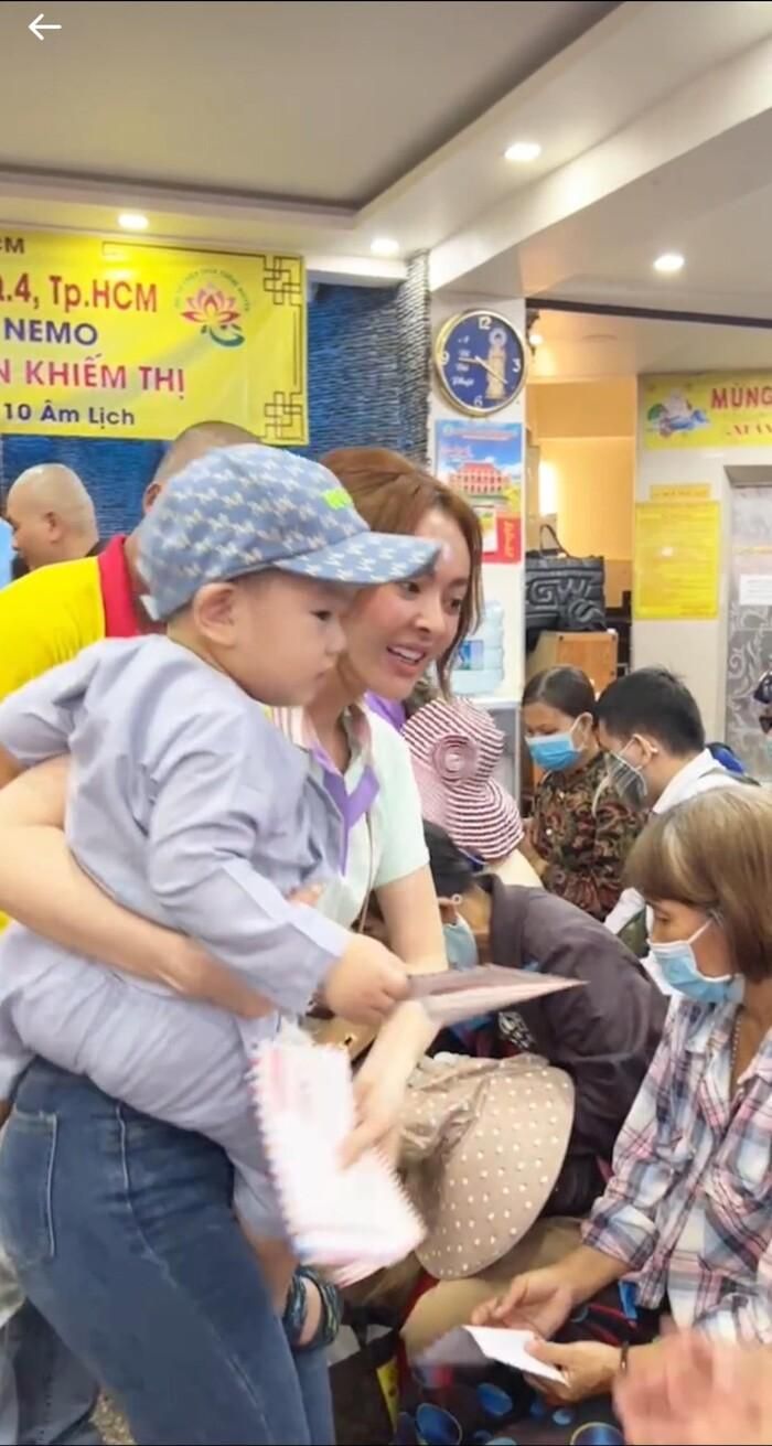 Trang Nemo bất ngờ chia sẻ hình ảnh làm từ thiện, úp mở có tin vui giữa lúc đối diện án tù 6-12 tháng?-3