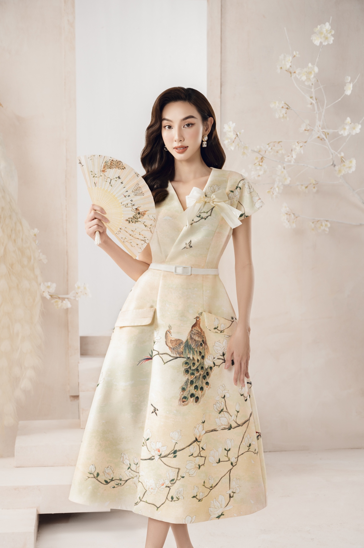 Hoa hậu Thùy Tiên bất ngờ hoá quý cô thanh lịch, kiêu sa-1